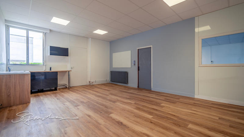 Bureau - 437 m² - 13 pièces