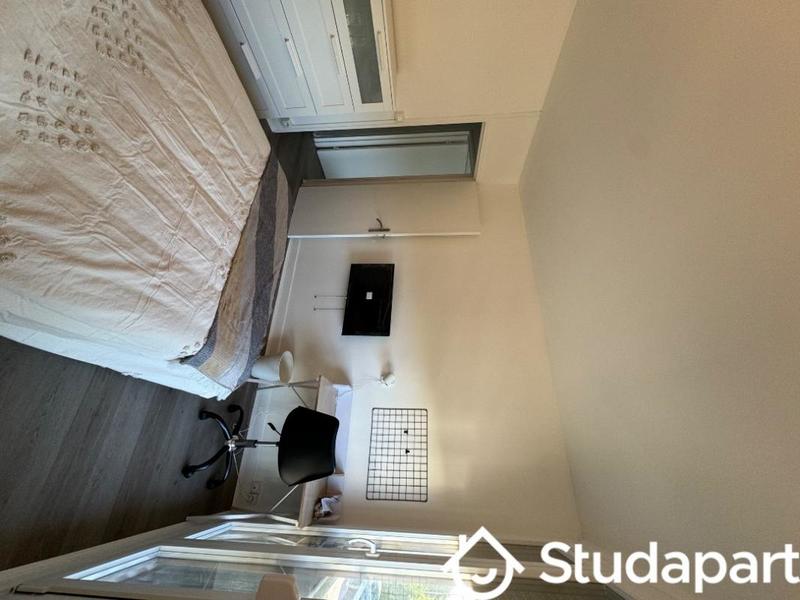 Chambre - 13 m² - 1 pièce