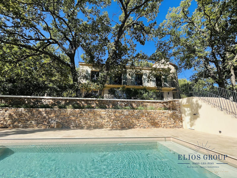 Villa - 310 m² - 10 pièces