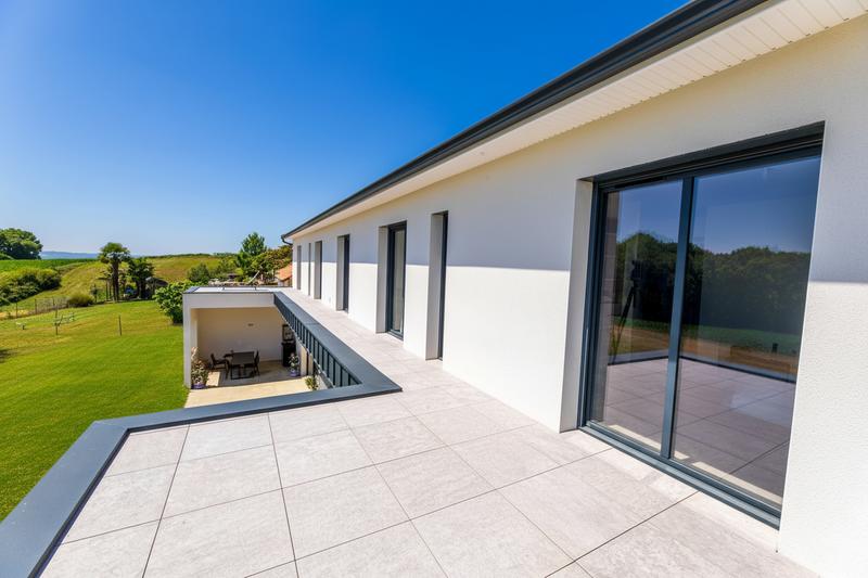 Maison - 297 m² - 9 pièces