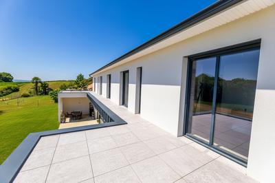 Maison - 297 m² - 9 pièces