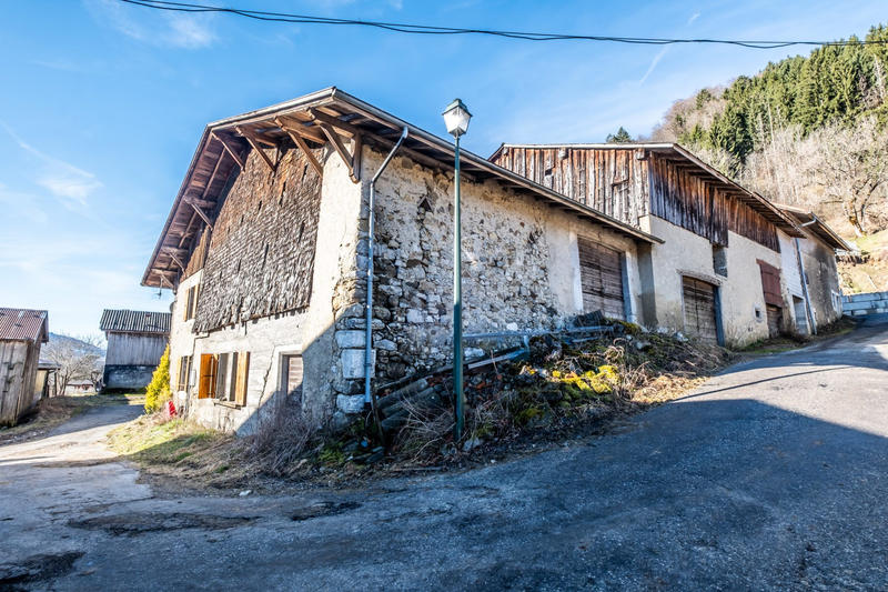 Ferme - 710 m² - 4 pièces