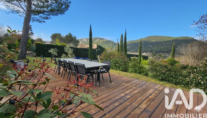 Maison - 200 m² - 5 pièces