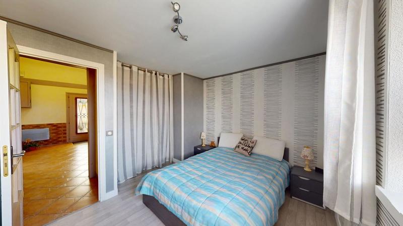 Maison - 220 m² - 9 pièces