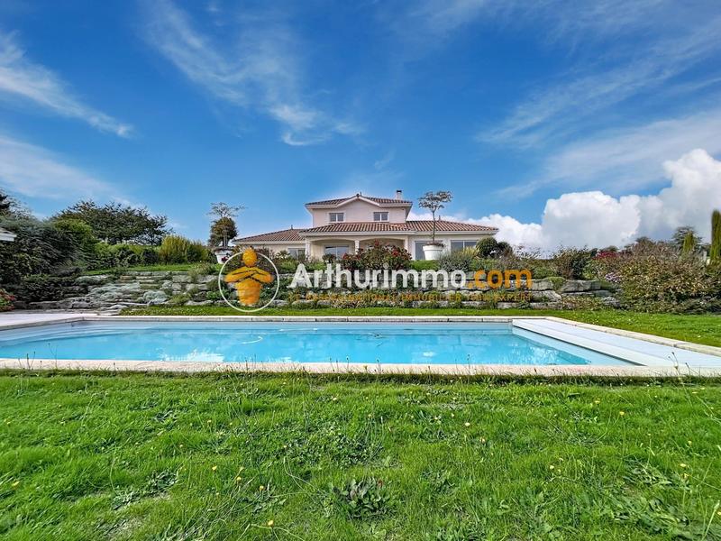 Maison - 233 m² - 6 pièces