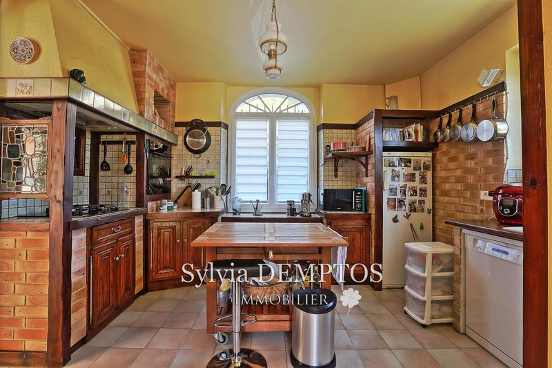 Maison - 273 m² - 12 pièces