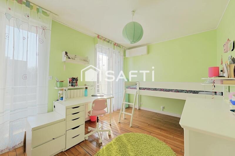 Maison - 220 m² - 7 pièces