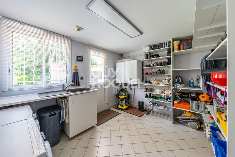 Maison - 238 m² - 8 pièces