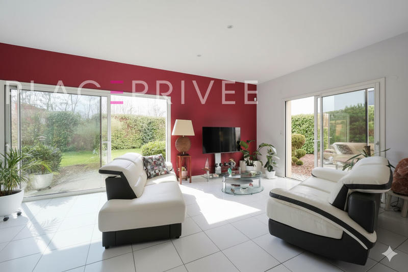 Maison - 225 m² - 7 pièces