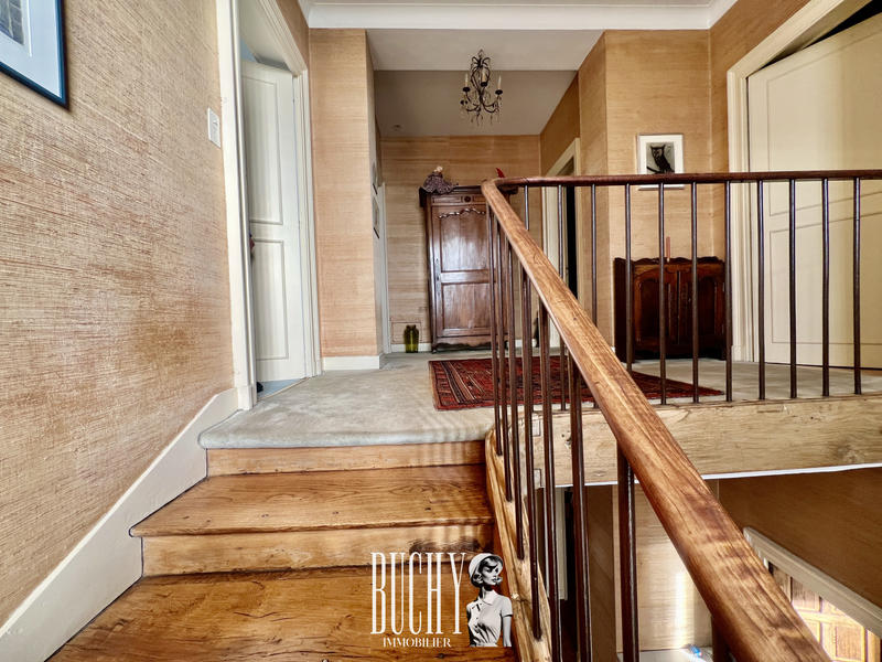 Maison - 326 m² - 12 pièces