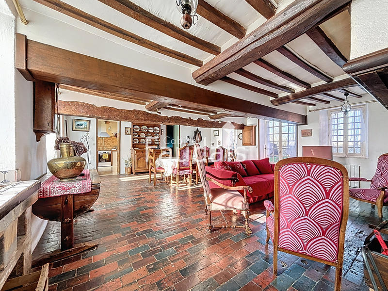 Maison - 267 m² - 11 pièces