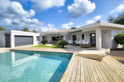 Maison - 203 m² - 8 pièces