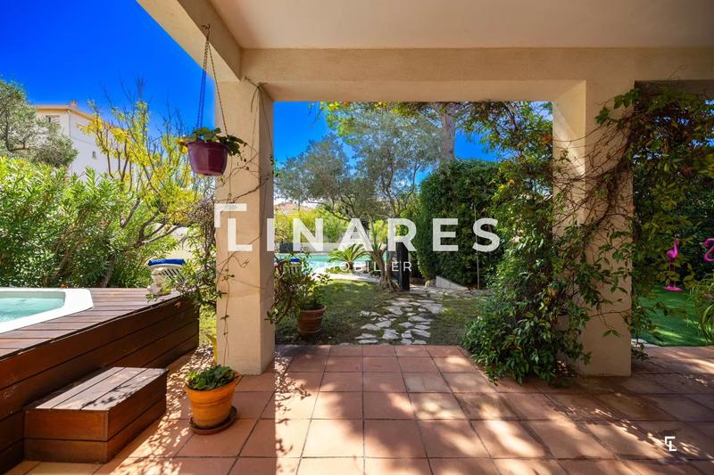 Villa - 196 m² - 6 pièces