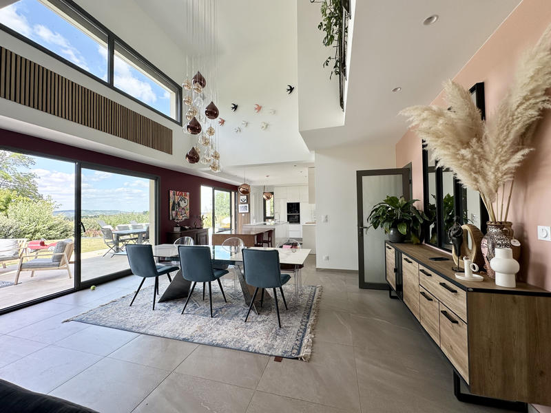 Maison - 223 m² - 8 pièces