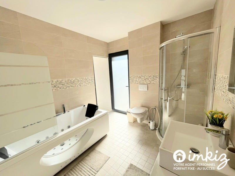 Maison - 222 m² - 7 pièces