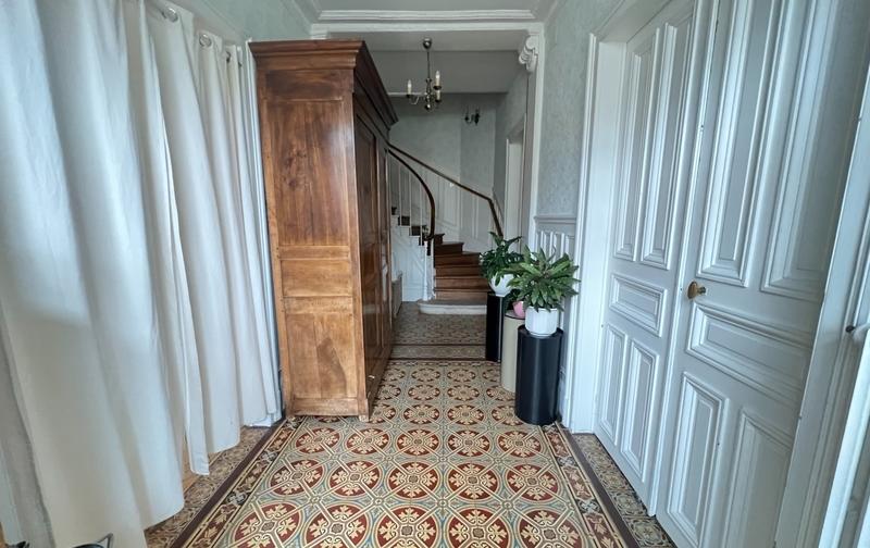 Maison - 211 m² - 8 pièces