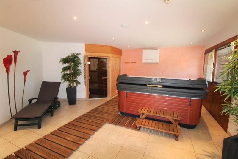 Propriété - 1 510 m² - 45 pièces