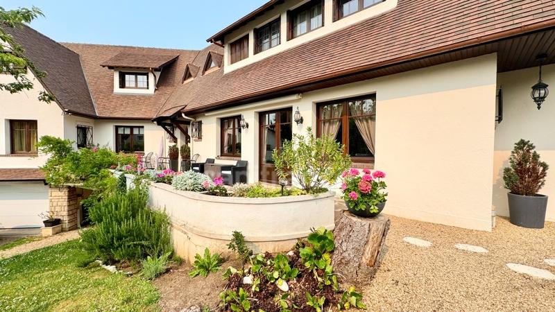 Maison - 265 m² - 8 pièces