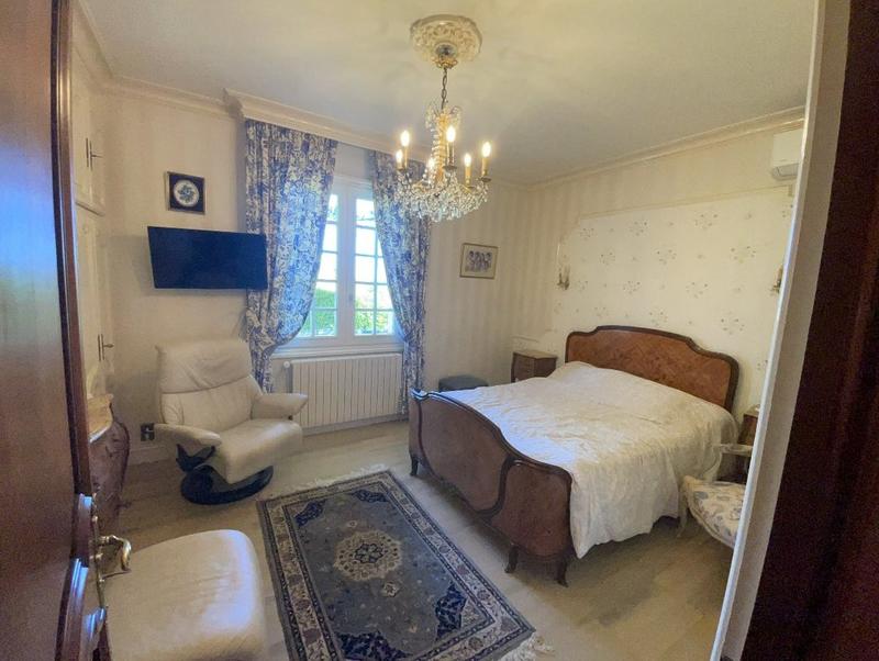 Maison - 311 m² - 10 pièces