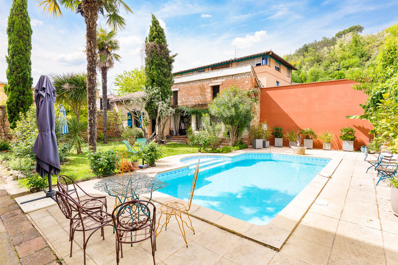 Maison - 450 m² - 11 pièces