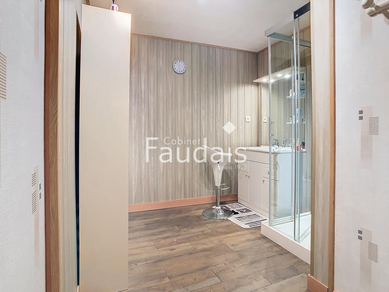 Maison - 240 m² - 9 pièces