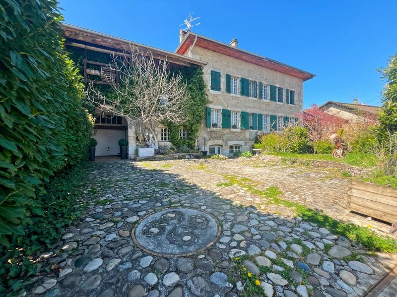 Maison - 201 m² - 5 pièces