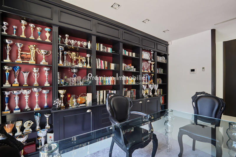 Maison contemporaine - 650 m² - 15 pièces