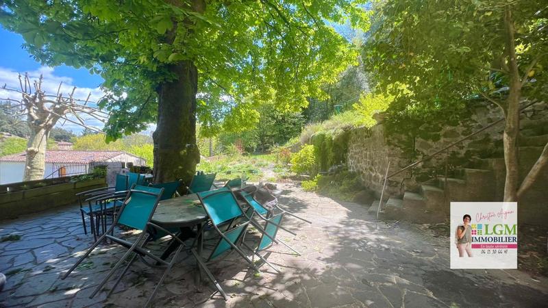 Maison - 457 m² - 13 pièces