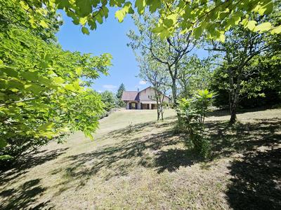 Maison - 9 597 m² - 5 pièces