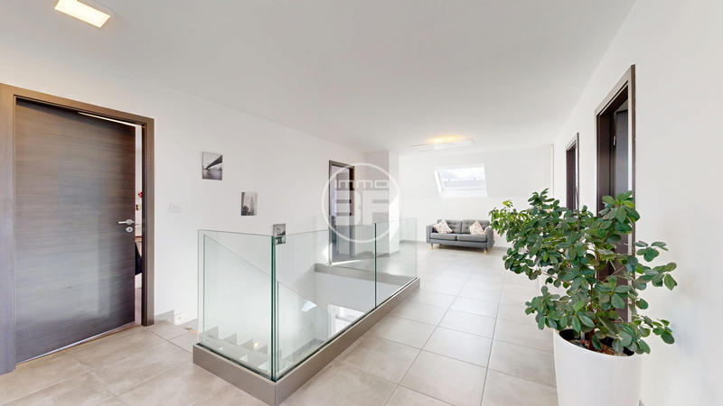 Maison - 222 m² - 7 pièces