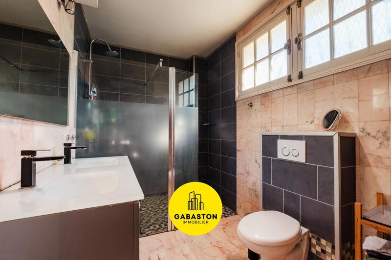 Maison - 255 m² - 6 pièces