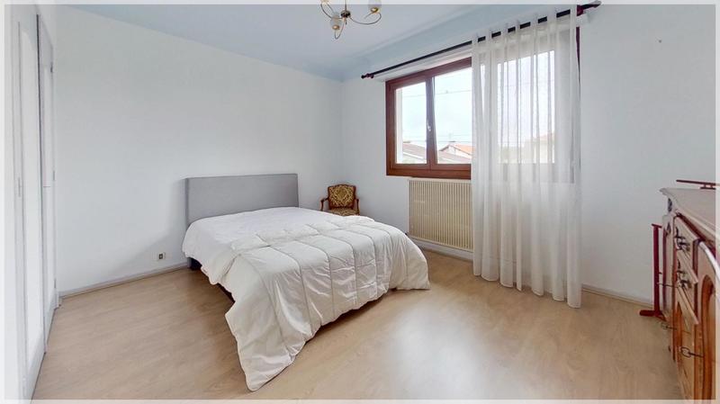 Maison traditionnelle - 185 m² - 6 pièces