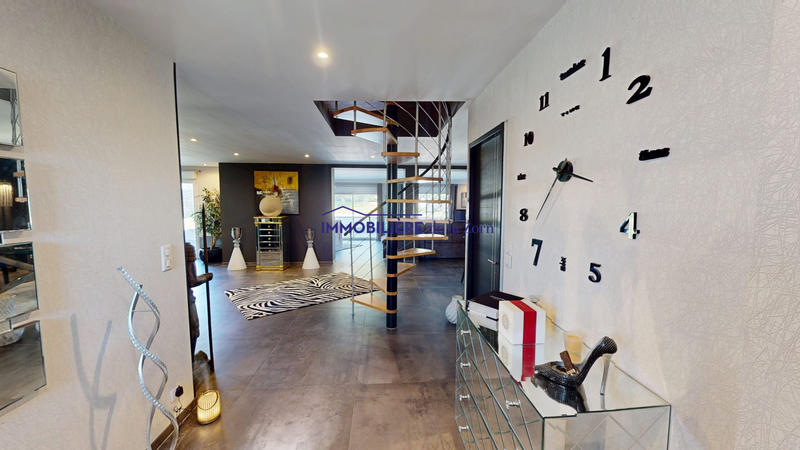 Maison - 199 m² - 6 pièces