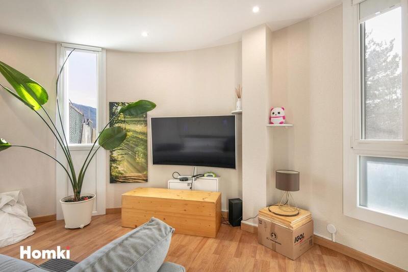 Studio - 99 m² - 4 pièces