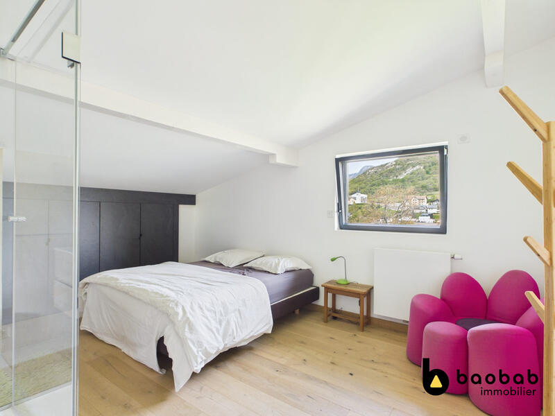 Maison traditionnelle - 240 m² - 6 pièces