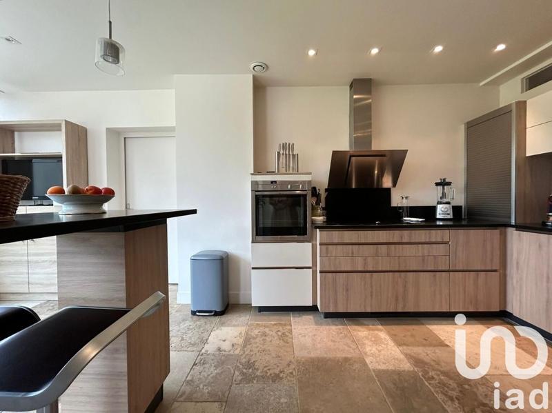 Maison - 245 m² - 9 pièces