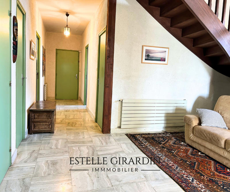 Maison - 210 m² - 7 pièces