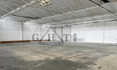 Entrepôt - 820 m²