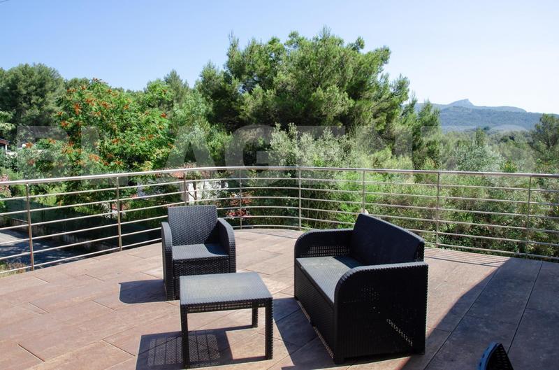 Maison - 260 m² - 6 pièces