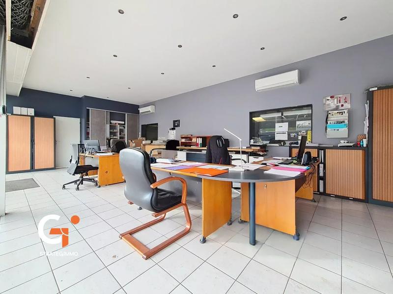 Entrepôt - 150 m² - 6 pièces