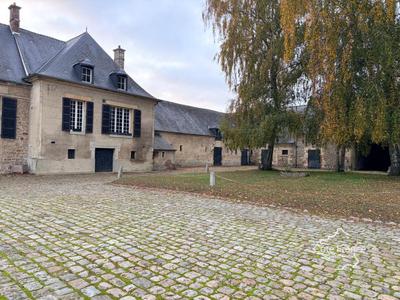 Maison - 278 m² - 14 pièces