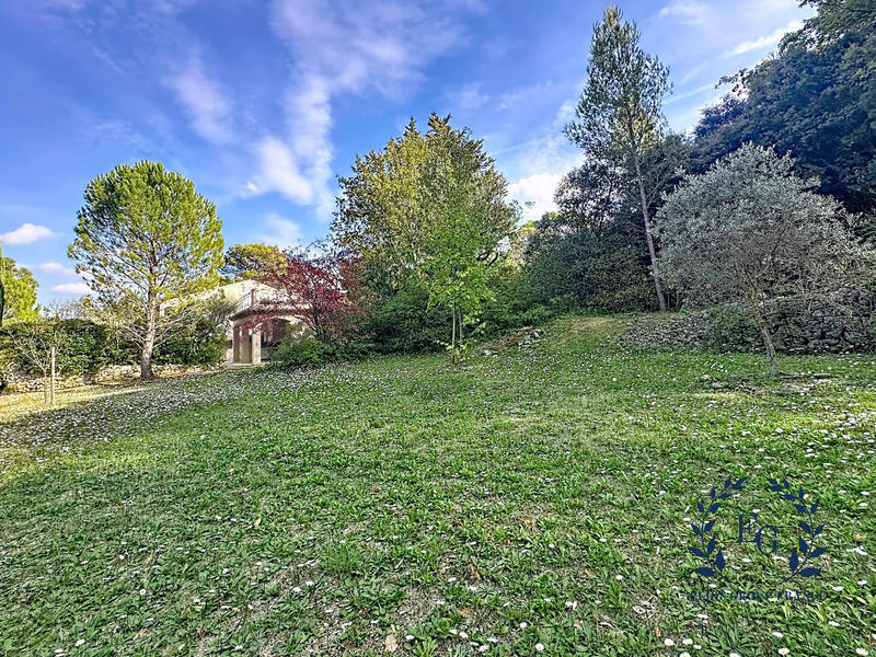 Maison - 216 m² - 7 pièces