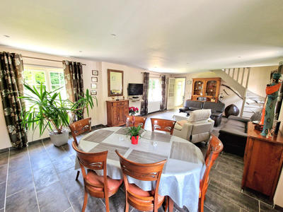 Maison - 200 m² - 8 pièces
