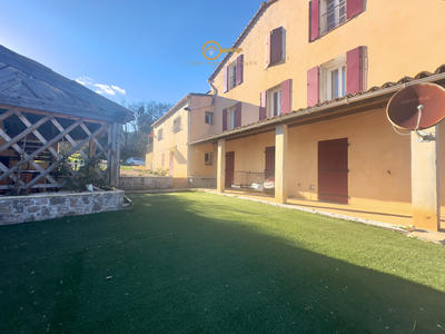 Propriété - 231 m² - 14 pièces