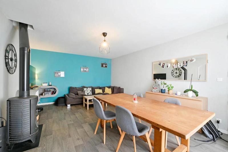 Maison - 220 m² - 9 pièces