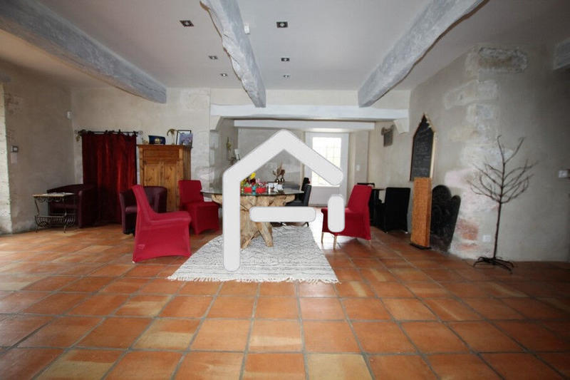 Maison - 943 m² - 24 pièces