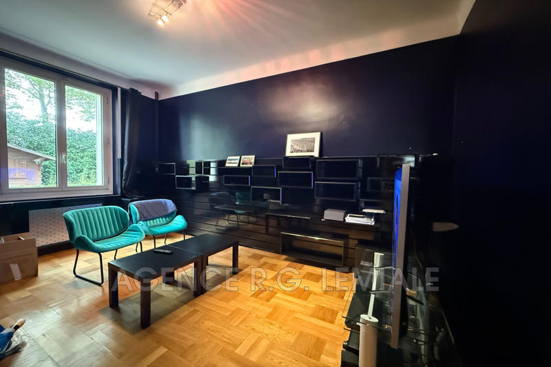 Maison - 937 m² - 15 pièces