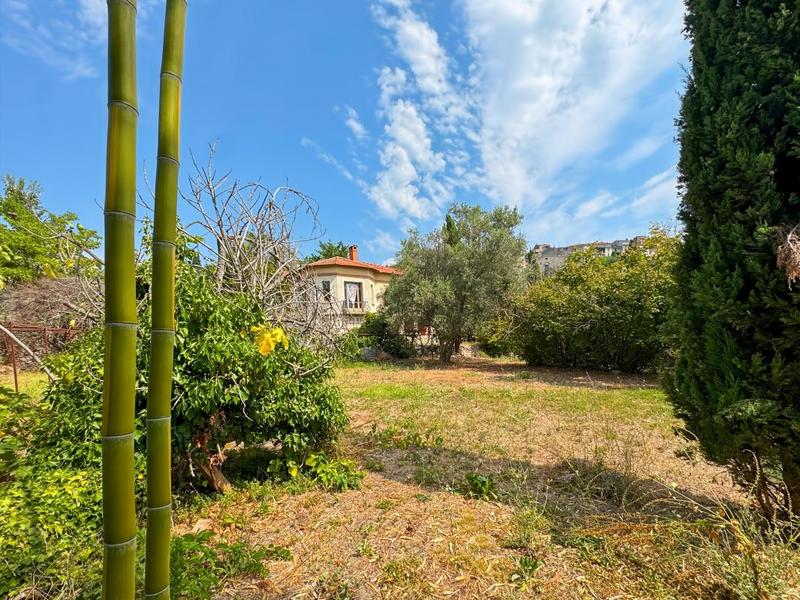 Maison - 250 m² - 7 pièces