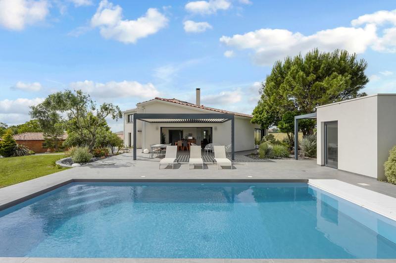 Maison contemporaine - 262 m² - 7 pièces