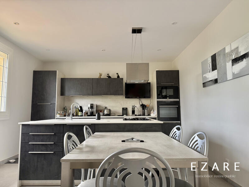 Maison traditionnelle - 291 m² - 9 pièces